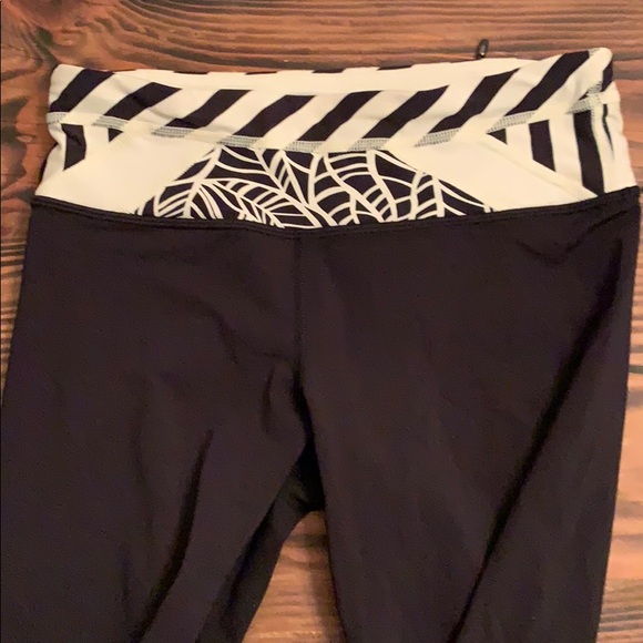 Size 4 Capri lululemon capri breathable leggings - Picture 4 of 7
